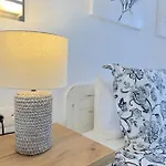 Casahost Bastian Boutique Ii Seaview *