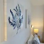 Casahost Bastian Boutique Ii Seaview דירה קוסטה טגוויסה